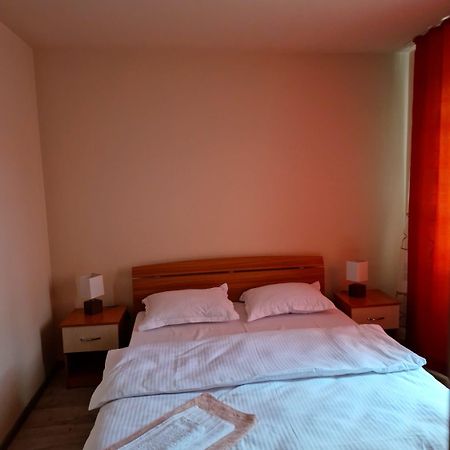 Apartament Central Deva Lägenhet Exteriör bild